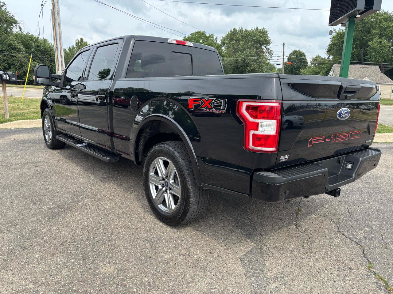Used 2019 Ford F150 XLT w/ Equipment Group 302A Luxury AWD/4WD image 3