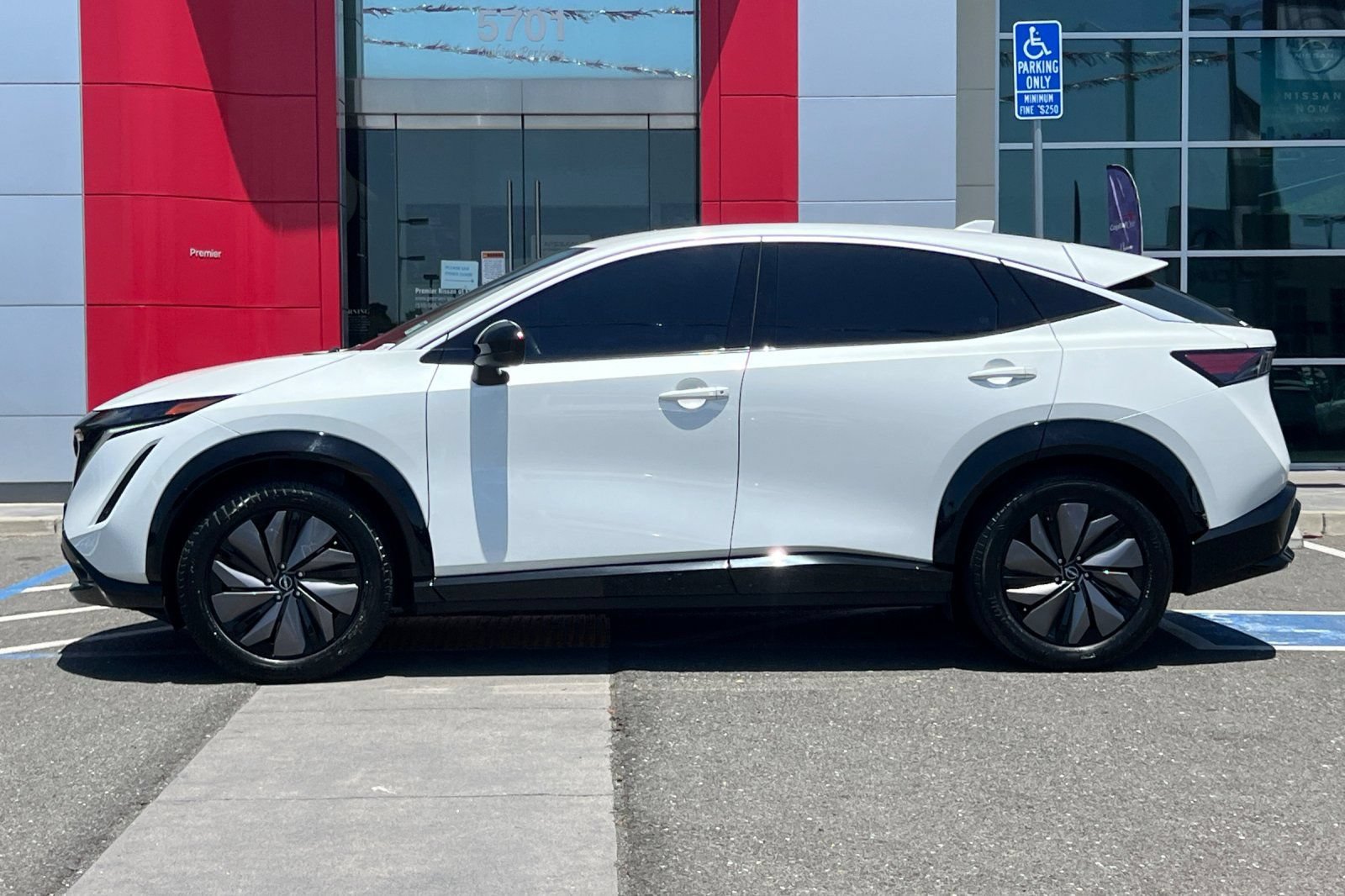 Certified 2024 Nissan Ariya FWD image 7