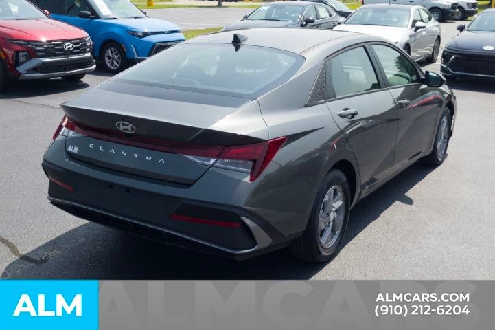 Certified 2026 Hyundai Elantra SE FWD image 5