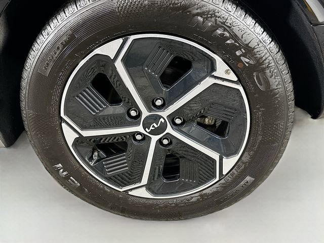 Used 2023 Kia Niro SX image 33