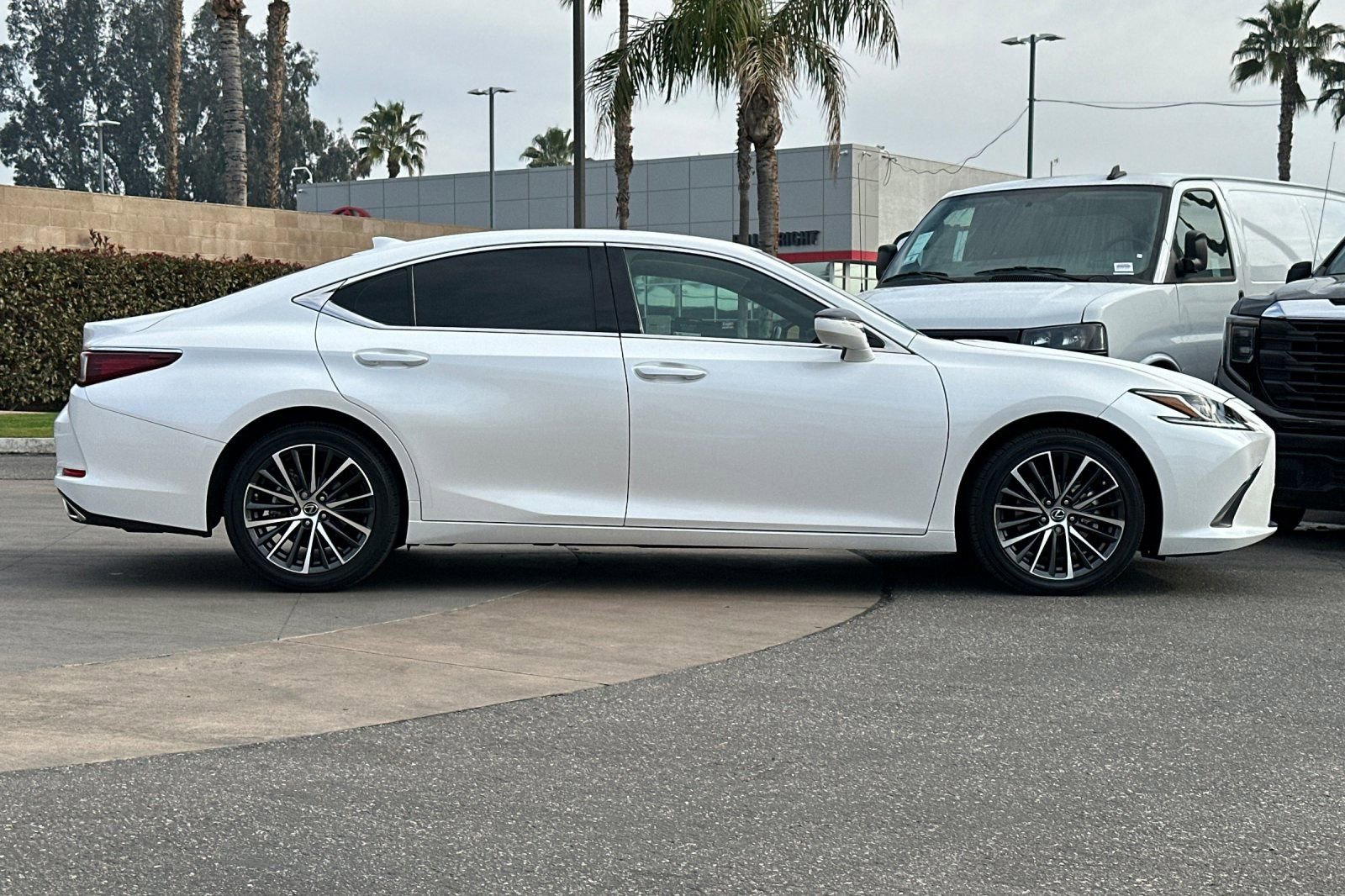 Certified 2024 Lexus ES 350 w/ Premium Package image 3