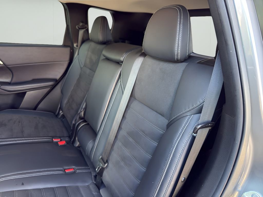 Used 2023 Mitsubishi Outlander SE FWD image 15