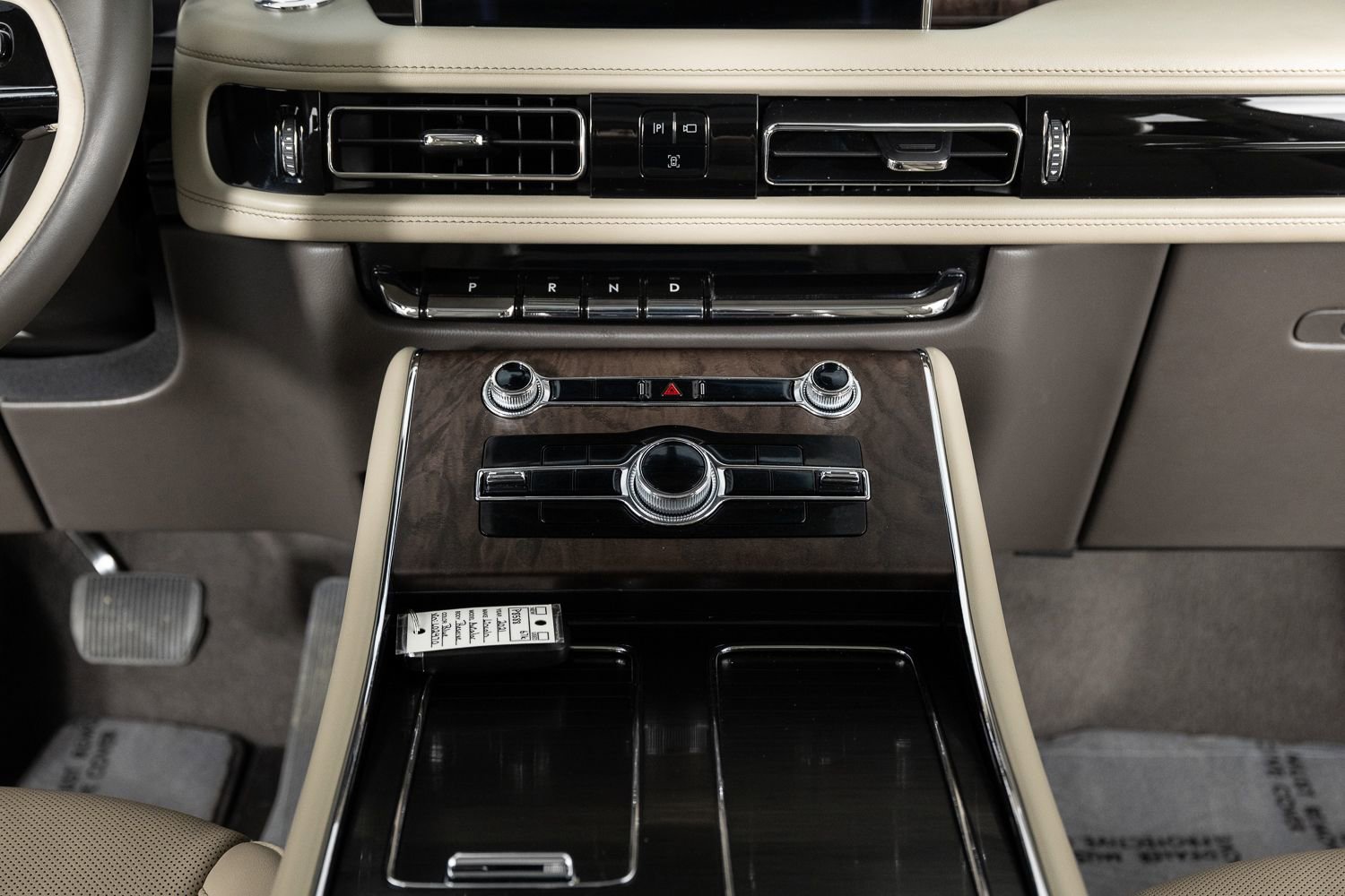 Used 2021 Lincoln Aviator Reserve w/ Class IV Trailer Tow Package image 39