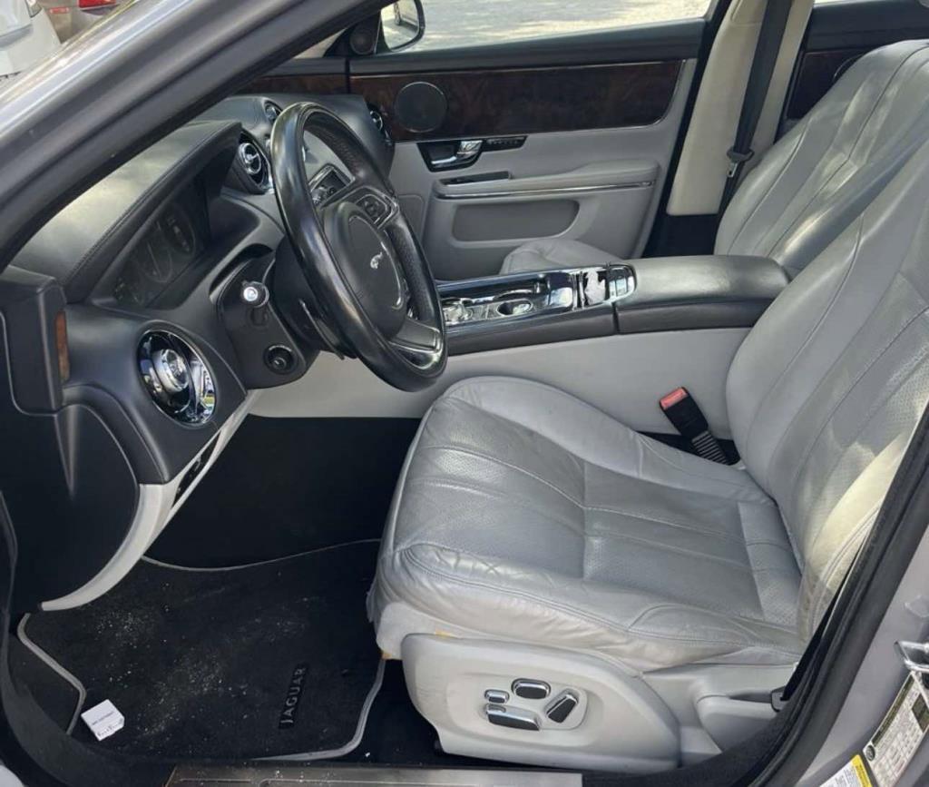Used 2012 Jaguar XJ image 2