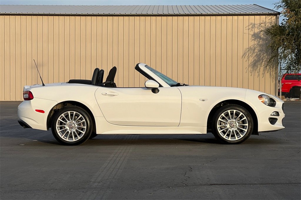 Used 2017 FIAT 124 Spider Classica image 4