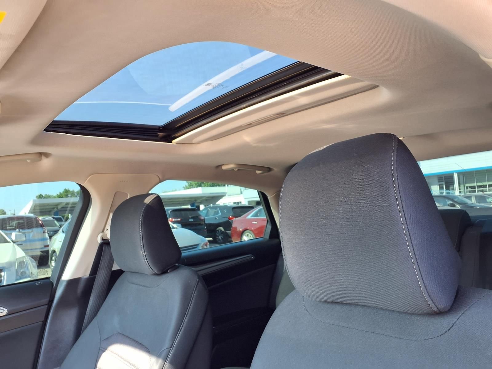 Used 2020 Ford Fusion SE FWD image 18