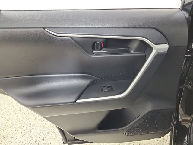 Used 2022 Toyota RAV4 LE AWD/4WD image 14