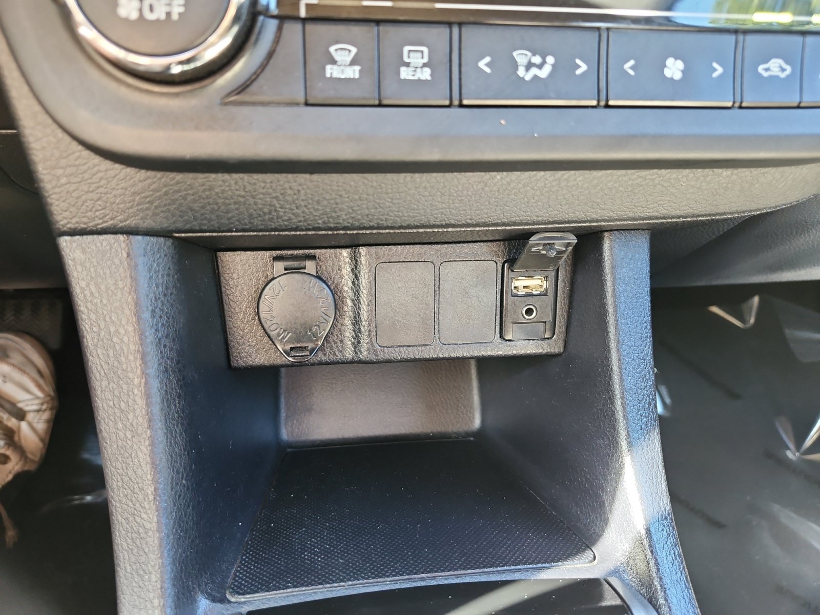 Used 2016 Toyota Corolla LE FWD image 18