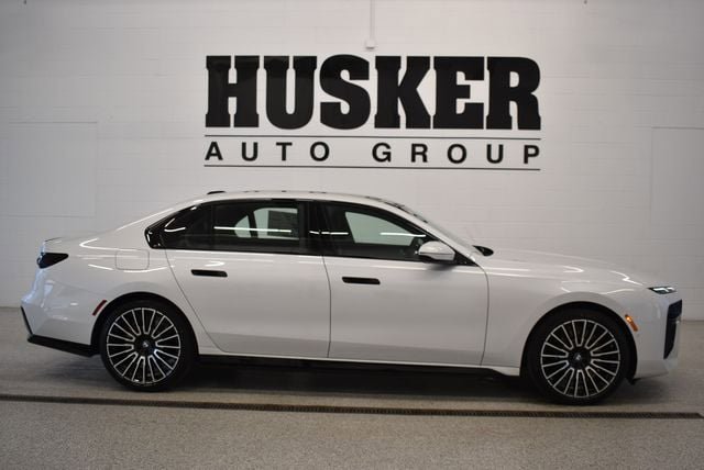 New 2026 BMW 740i xDrive w/ Premium Package AWD/4WD image 2