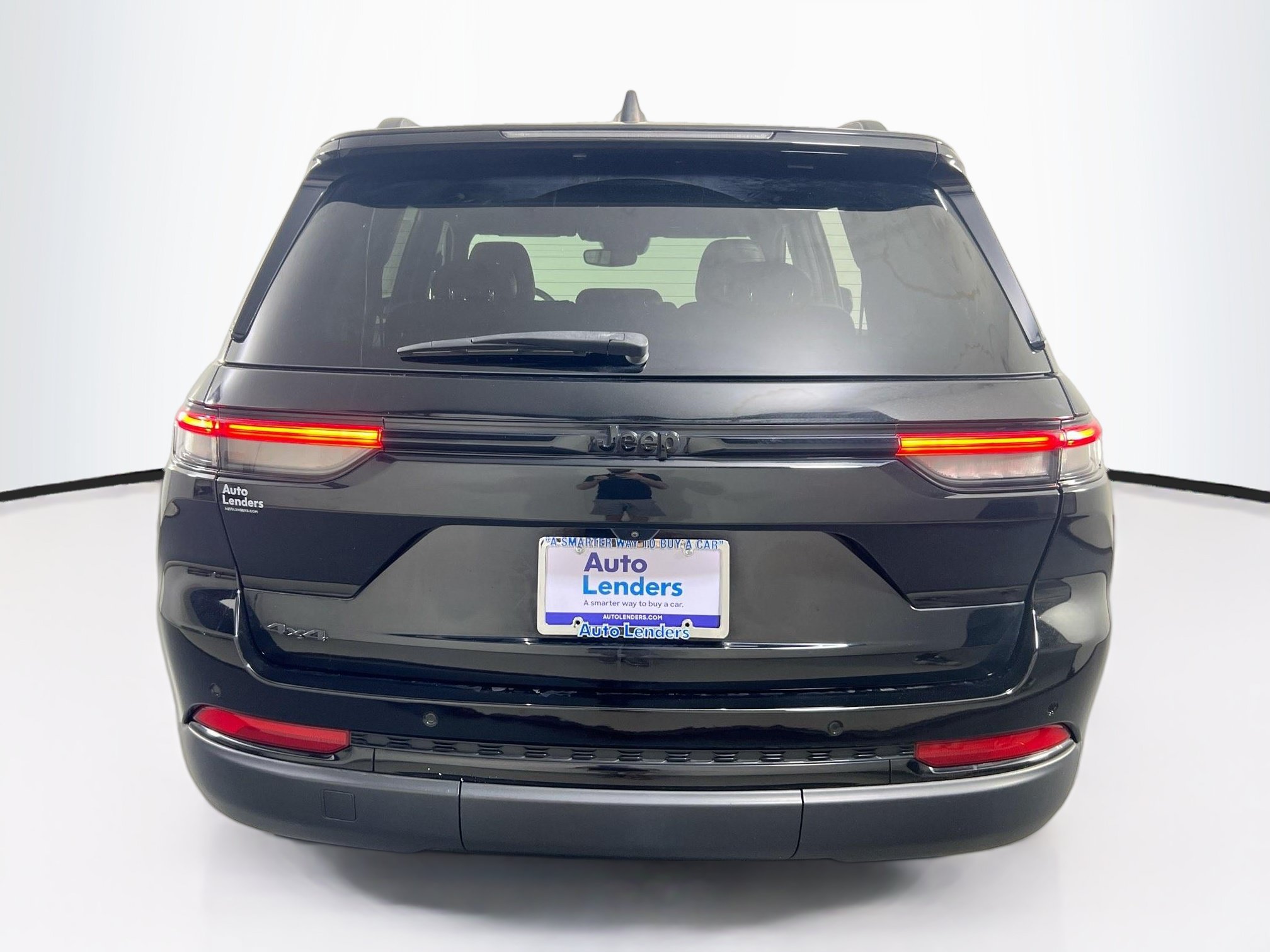 Used 2023 Jeep Grand Cherokee Altitude AWD/4WD image 6