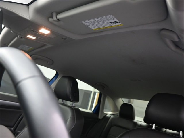 Used 2022 Volkswagen Jetta SE image 2