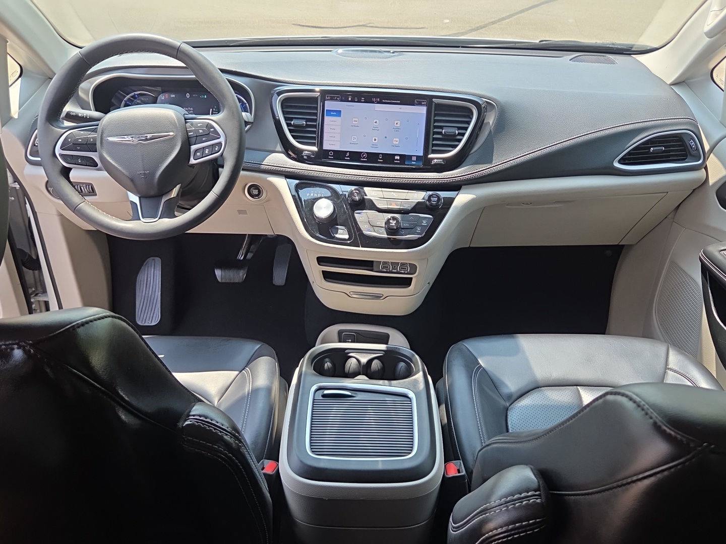 Used 2023 Chrysler Pacifica Touring-L FWD image 15