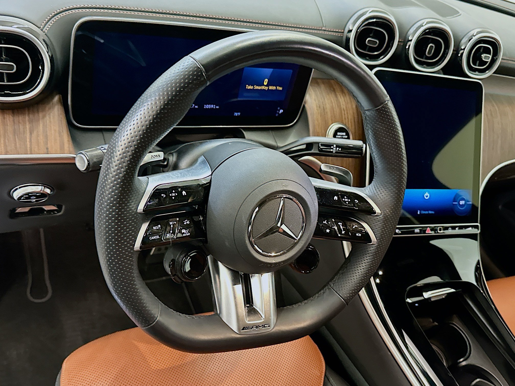 Used 2025 Mercedes-Benz GLC 43 AMG 4MATIC image 18
