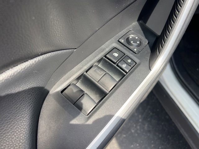 Used 2021 Toyota RAV4 LE AWD/4WD image 24