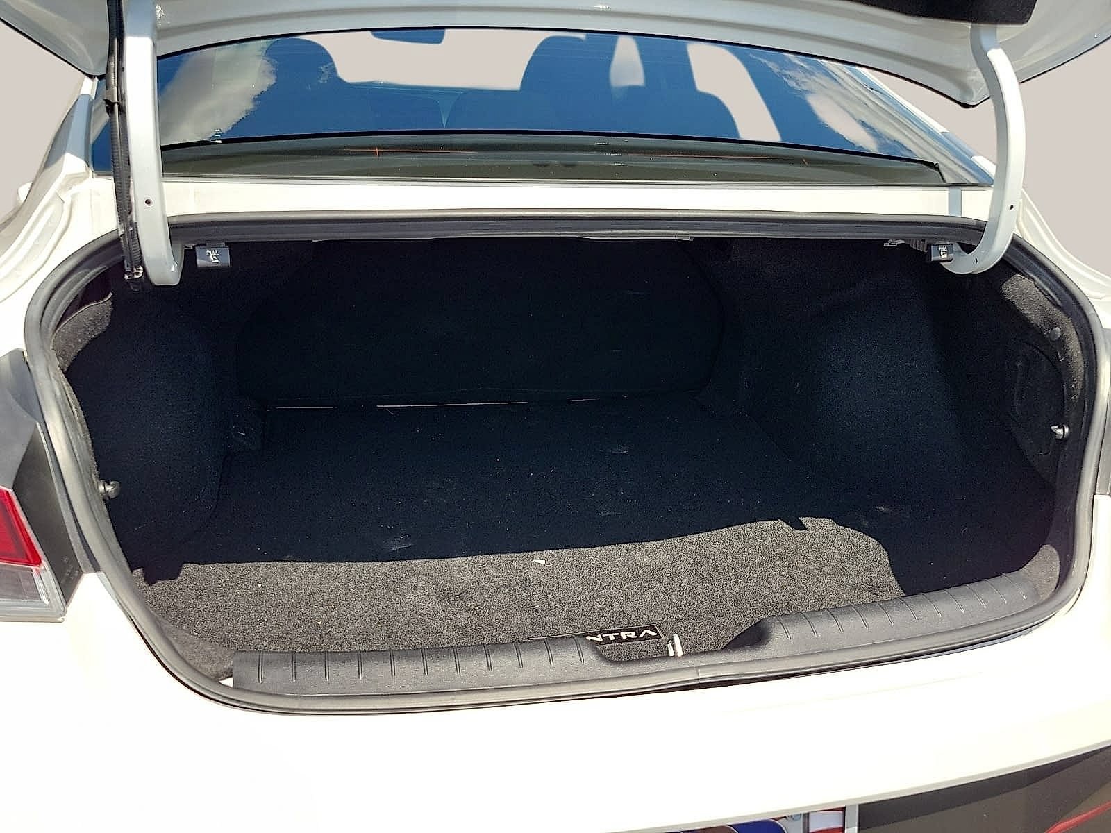 Used 2024 Hyundai Elantra SEL FWD image 8