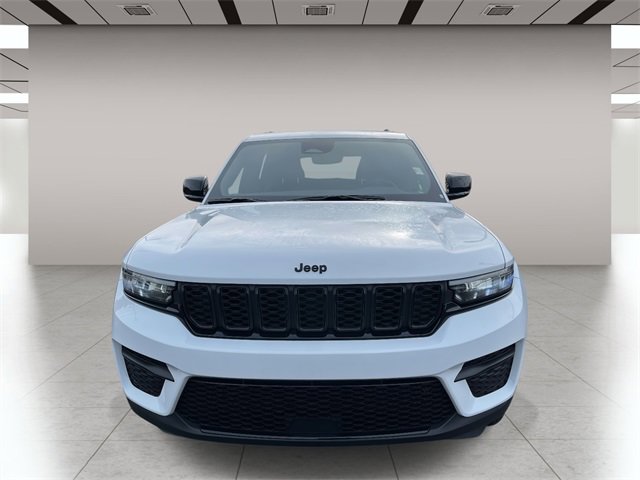 Used 2024 Jeep Grand Cherokee Altitude image 8