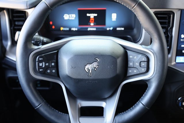 Used 2025 Ford Bronco Outer Banks image 14