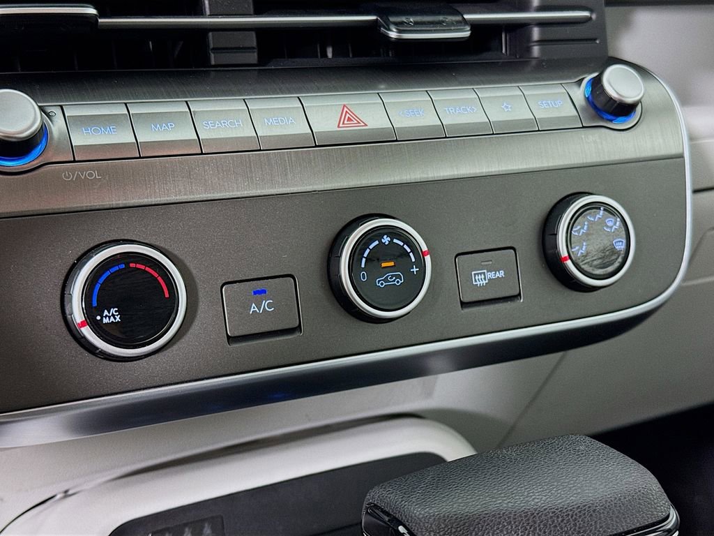 Certified 2025 Hyundai Kona SE image 16