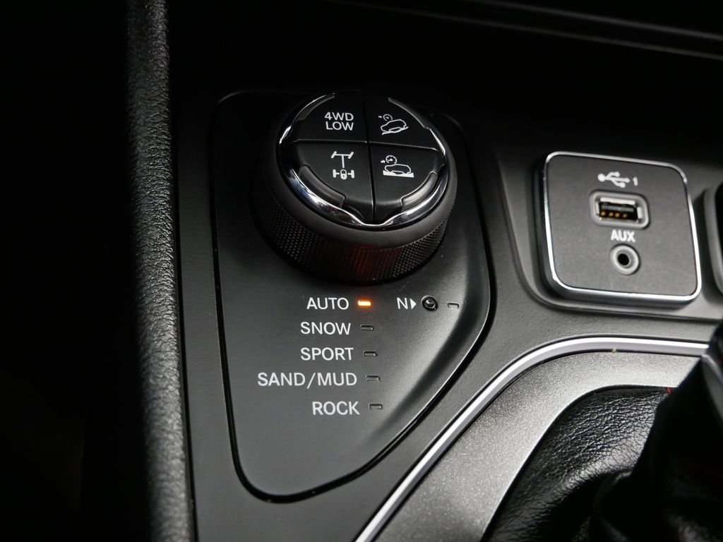 Certified 2022 Jeep Cherokee Trailhawk w/ Premium Leather Package image 35