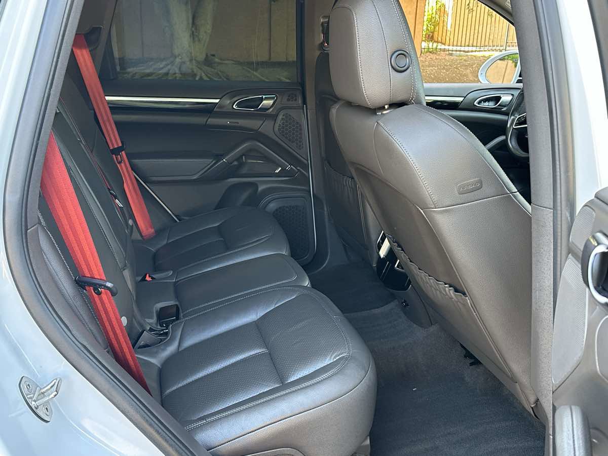 Used 2016 Porsche Cayenne AWD/4WD image 18