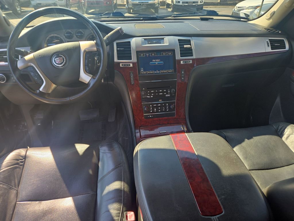 Used 2011 Cadillac Escalade EXT Luxury image 18