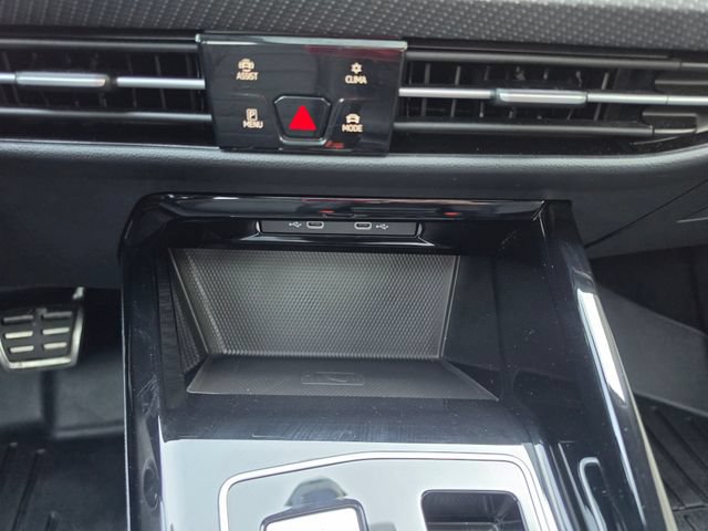 Used 2024 Volkswagen Golf R AWD/4WD image 44