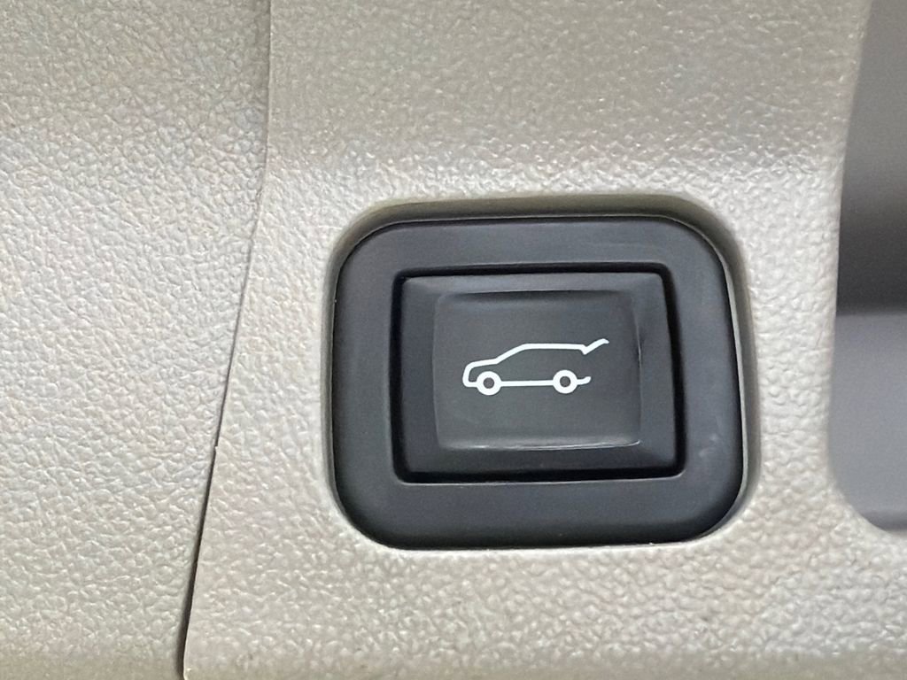 Used 2022 GMC Acadia SLT w/ Technology Package image 21