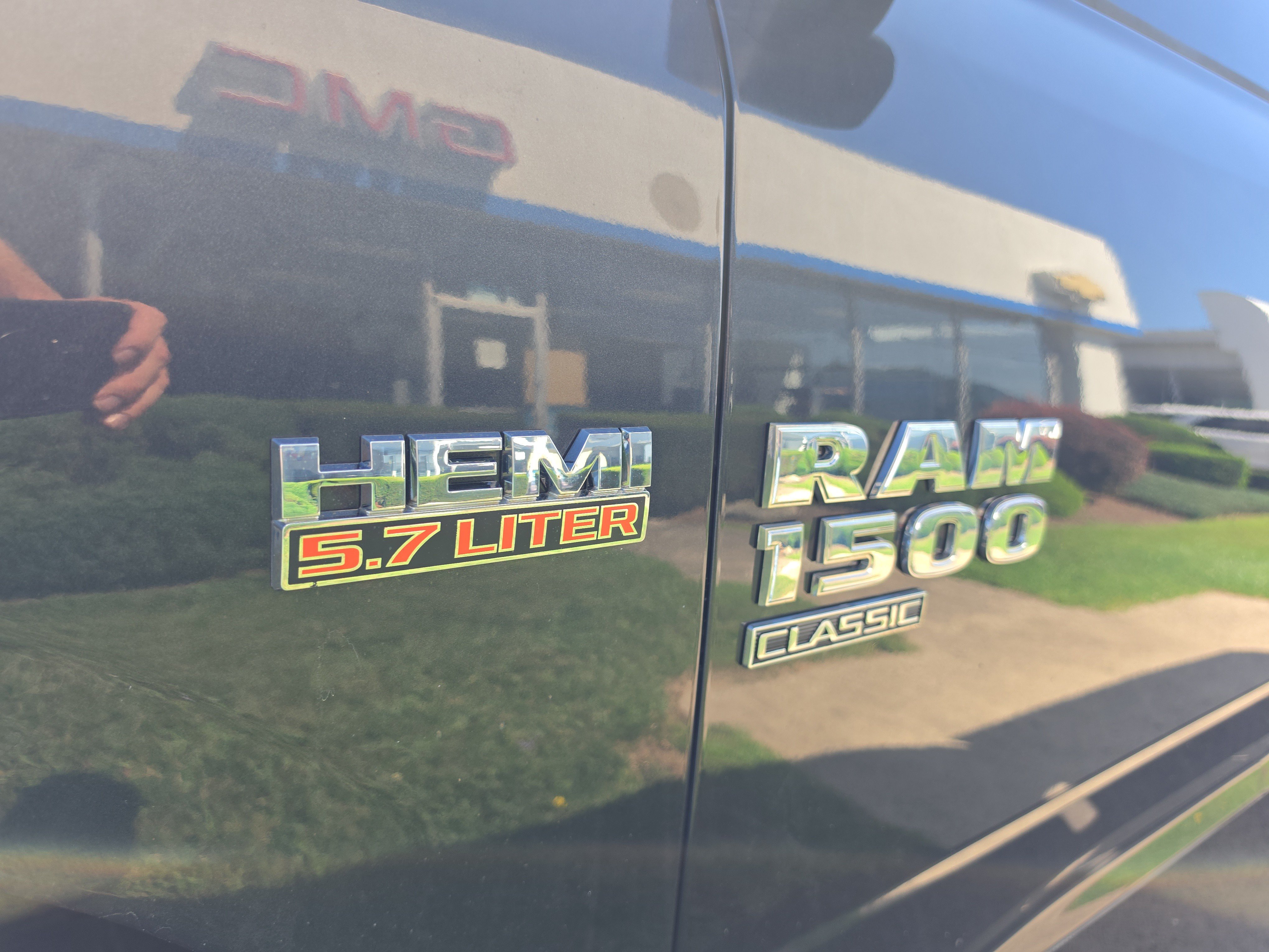 Used 2019 RAM 1500 Classic SLT AWD/4WD image 12