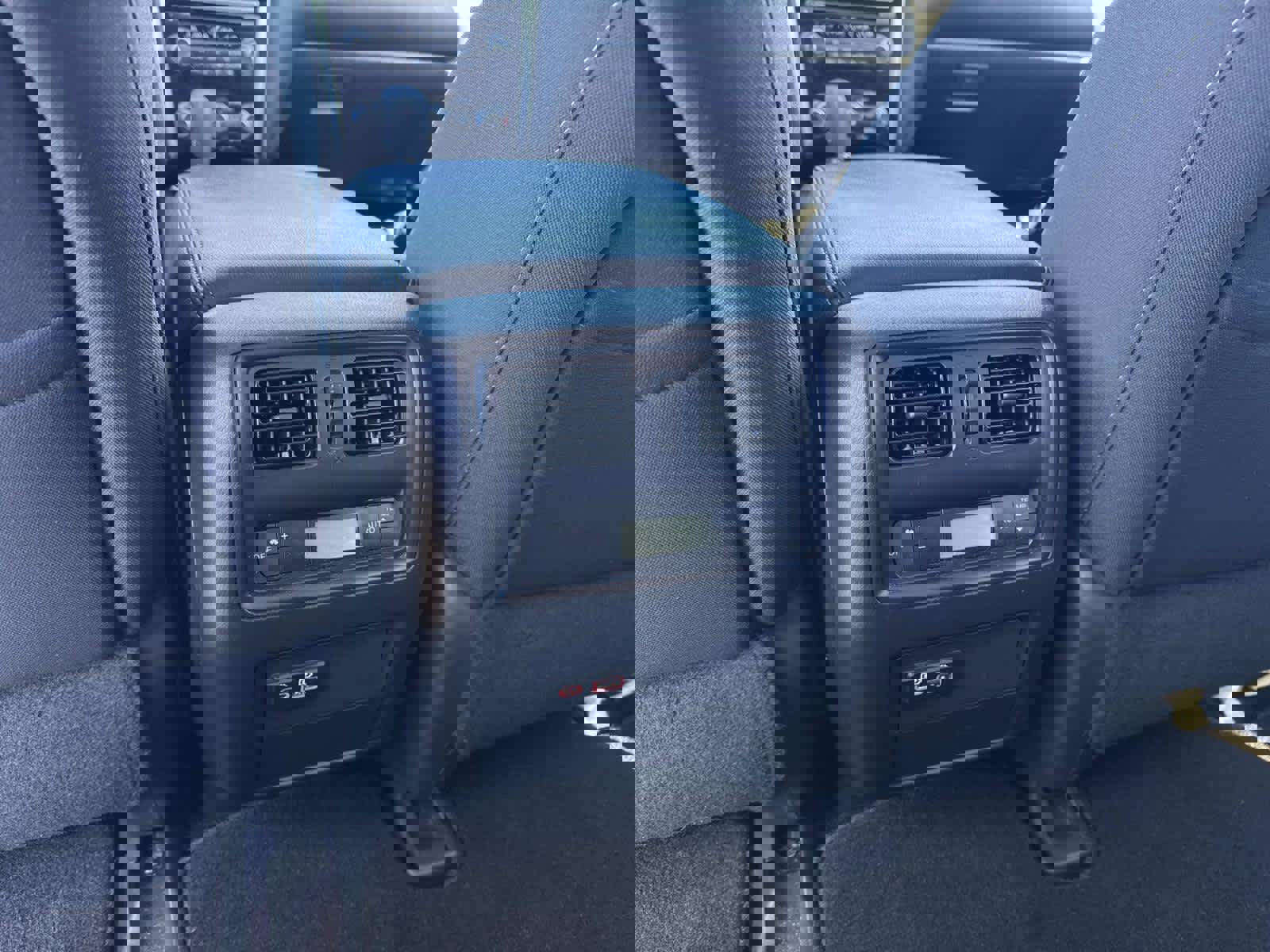 Used 2020 Nissan Pathfinder S image 16