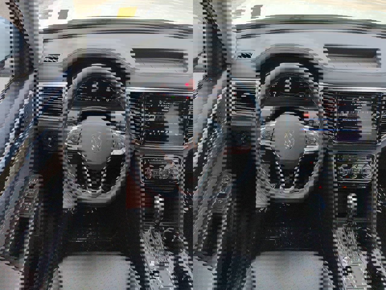 Used 2023 Volkswagen Atlas SE w/ Panoramic Sunroof Package image 16