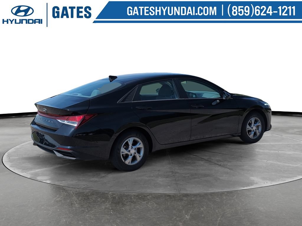 Used 2021 Hyundai Elantra SE FWD image 2