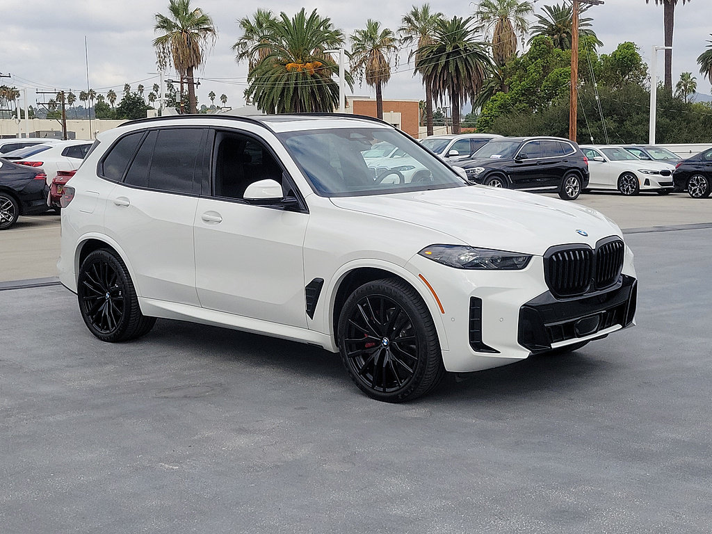 Used 2024 BMW X5 sDrive40i w/ M Sport Package RWD image 4