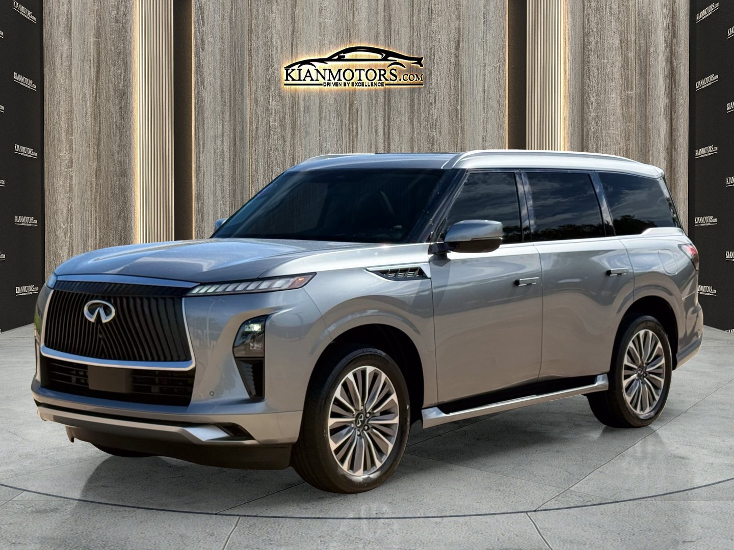 Used 2025 INFINITI QX80 Sensory AWD/4WD image 3