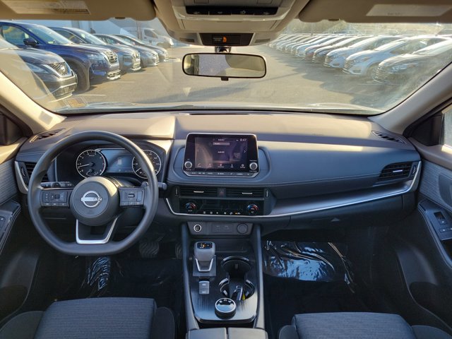 Used 2023 Nissan Rogue SV image 10