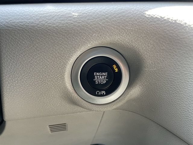 Used 2022 Chrysler Voyager LX FWD image 16