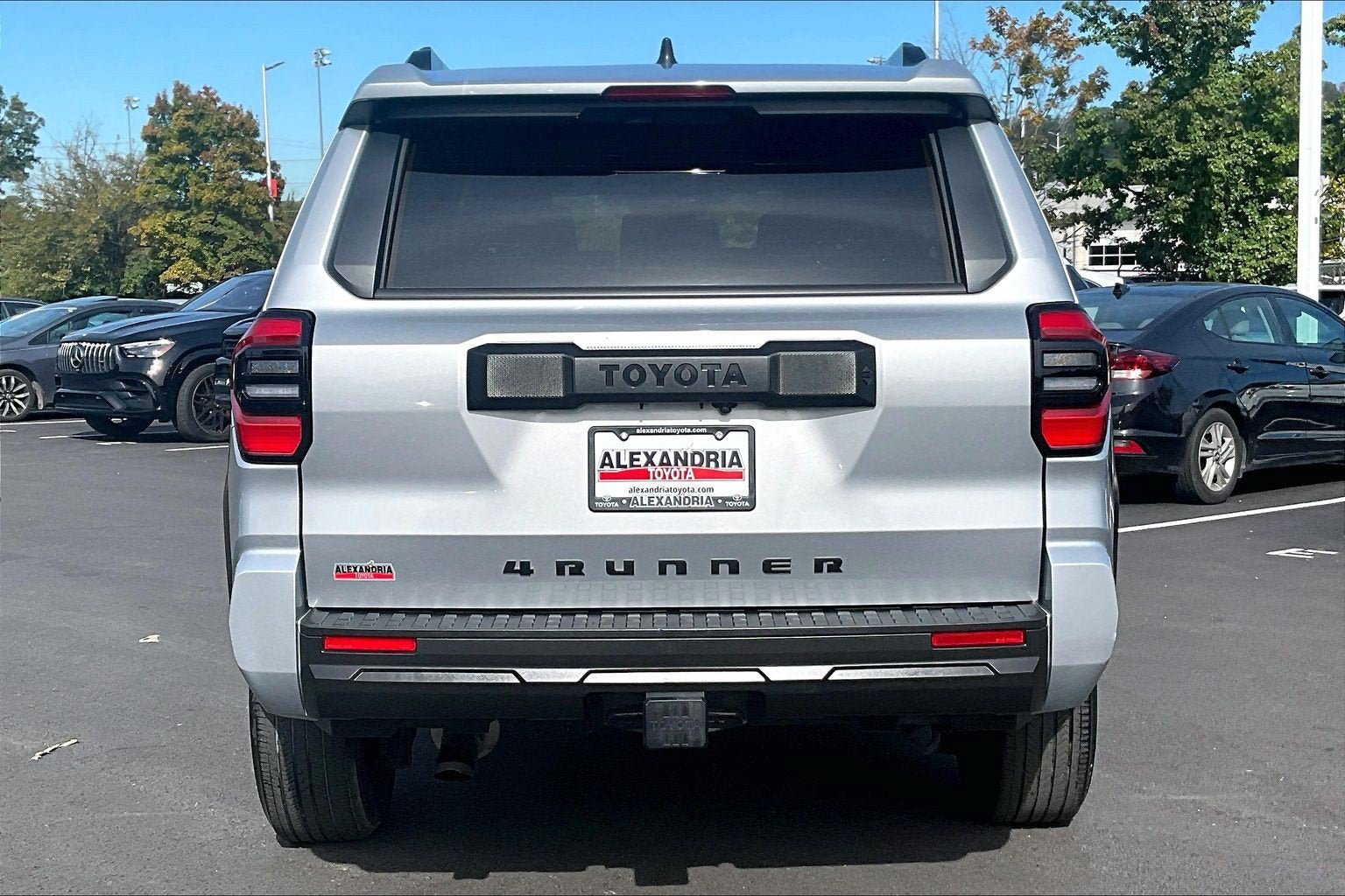 Used 2025 Toyota 4Runner SR5 AWD/4WD image 4