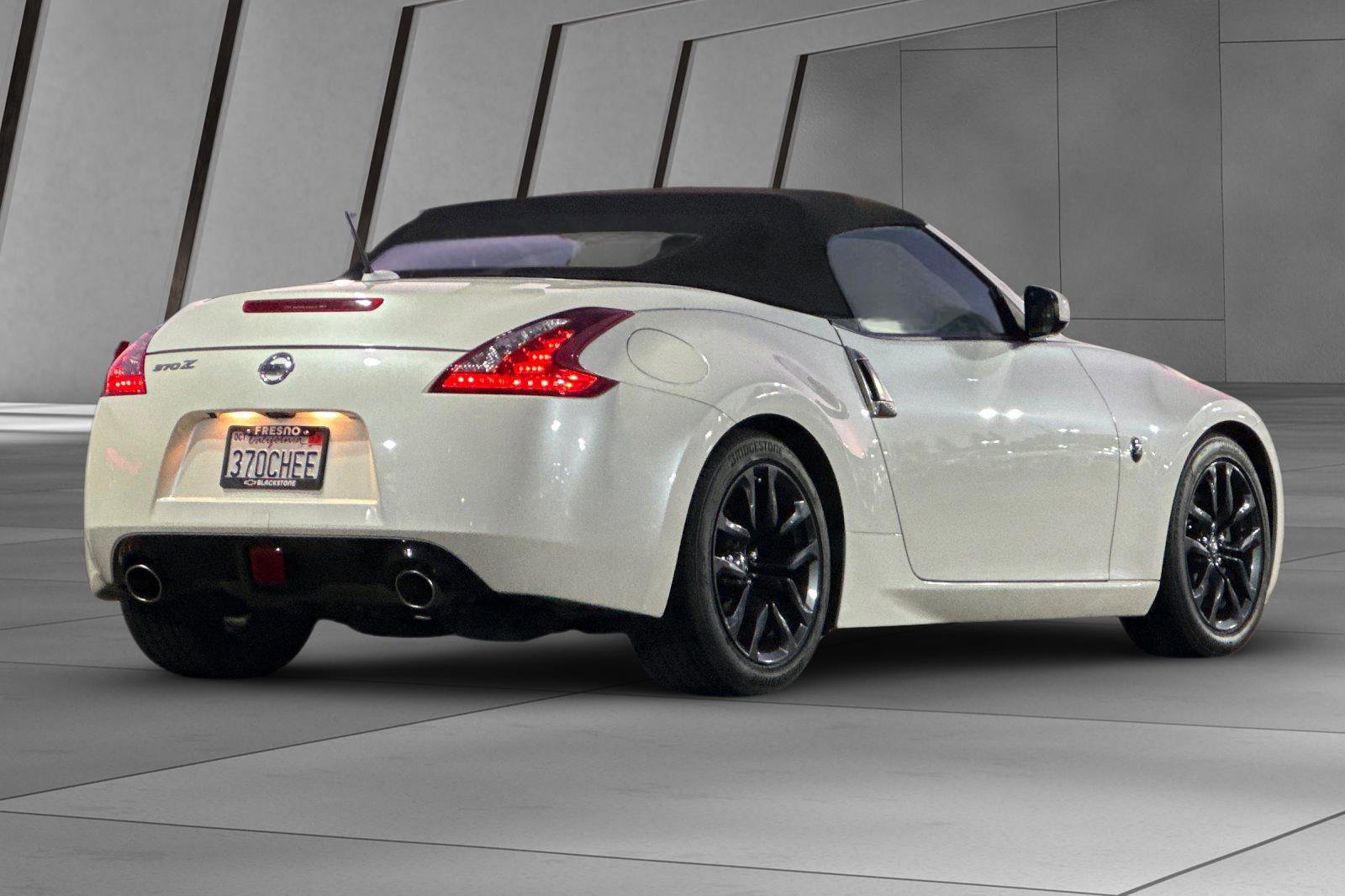 Used 2018 Nissan 370Z Touring image 4