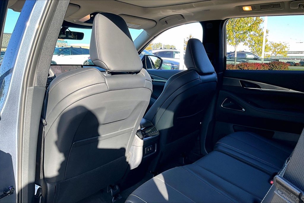 Certified 2027 INFINITI QX60 Luxe w/ Cargo Package AWD/4WD image 31