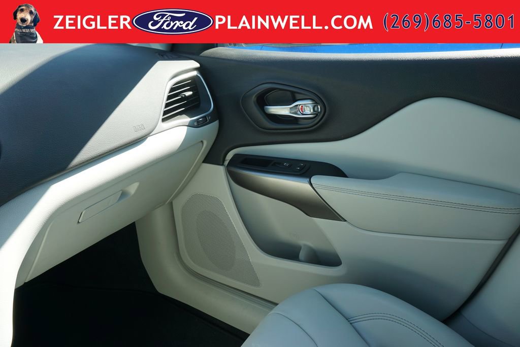 Used 2021 Jeep Cherokee Latitude Plus AWD/4WD image 31