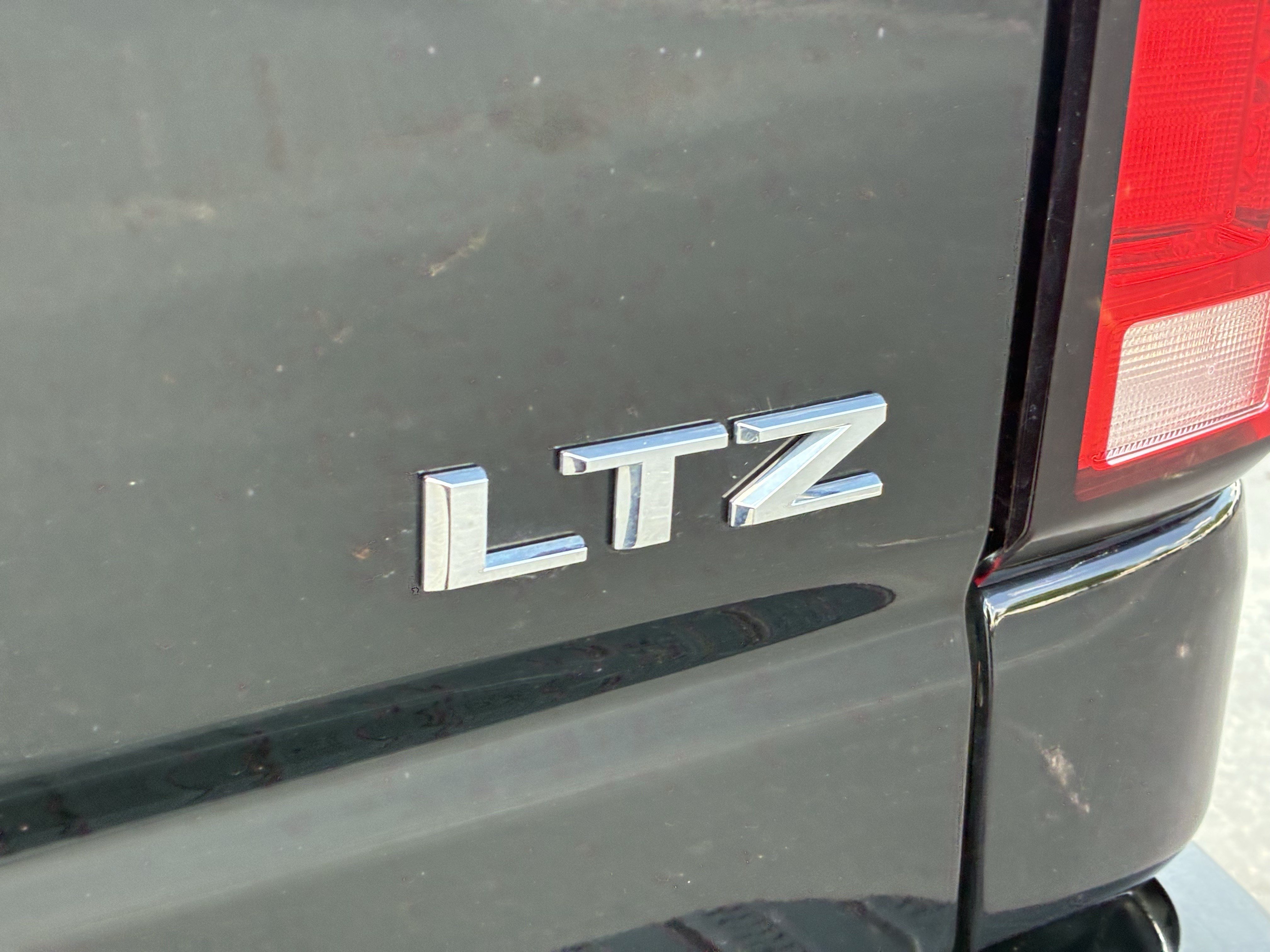 Used 2024 Chevrolet Silverado 2500 LTZ w/ LTZ Convenience Package AWD/4WD image 13