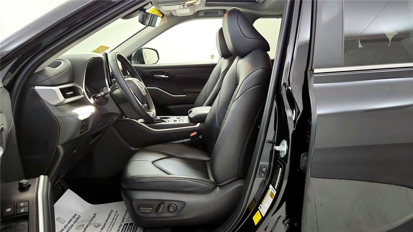 Certified 2024 Toyota Highlander XLE image 26