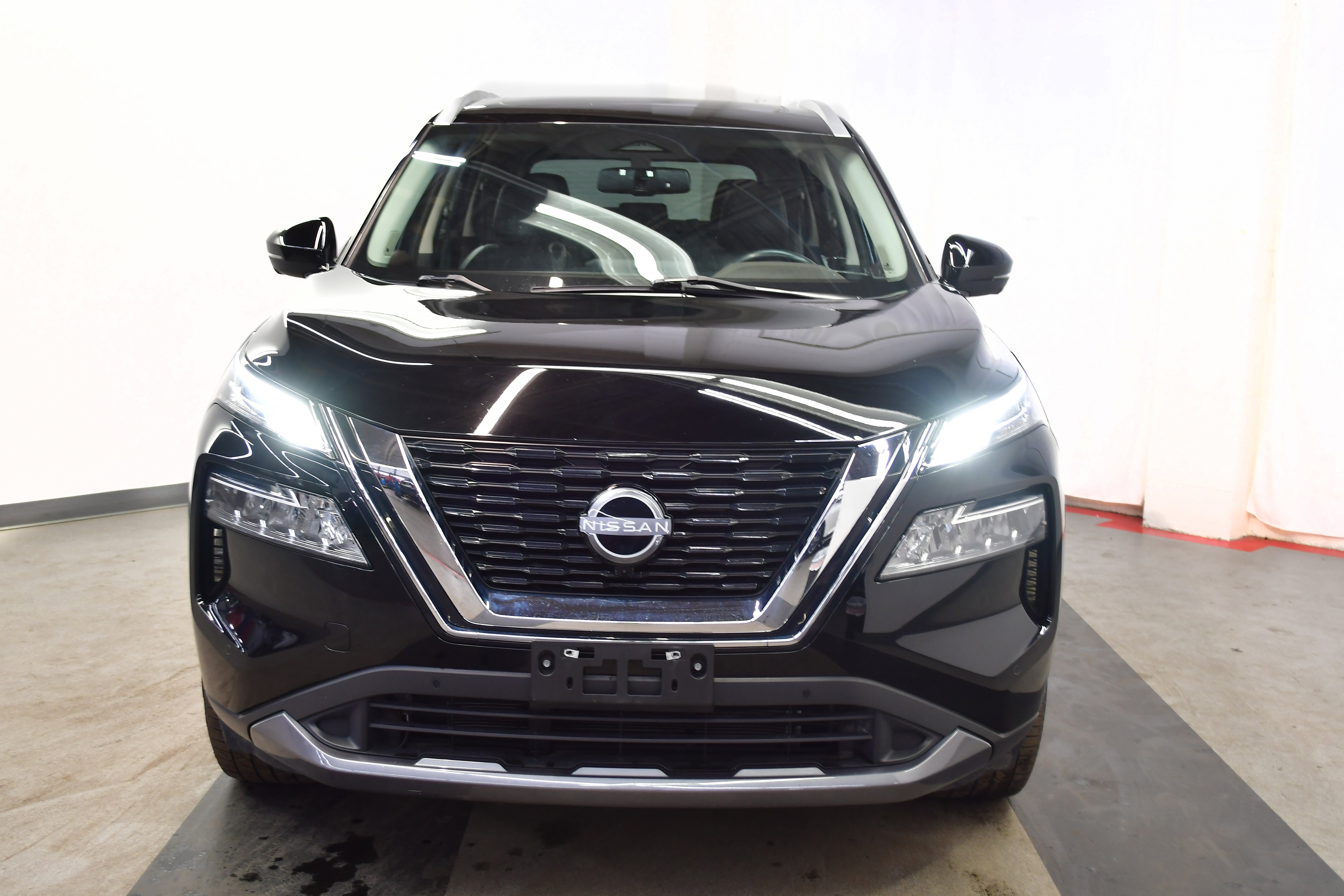 Used 2023 Nissan Rogue SL w/ SL Premium Package image 3
