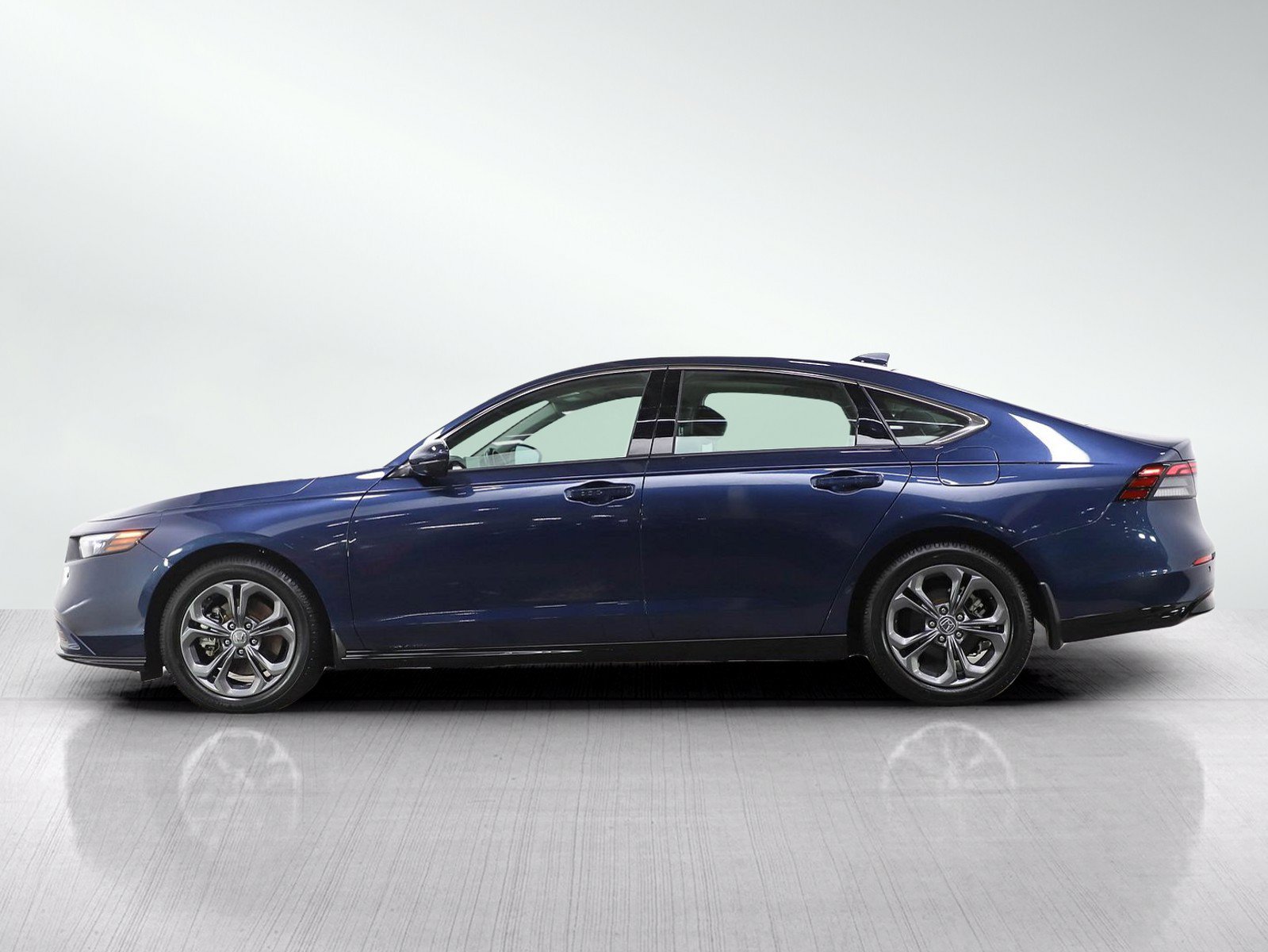 Used 2024 Honda Accord EX-L image 2