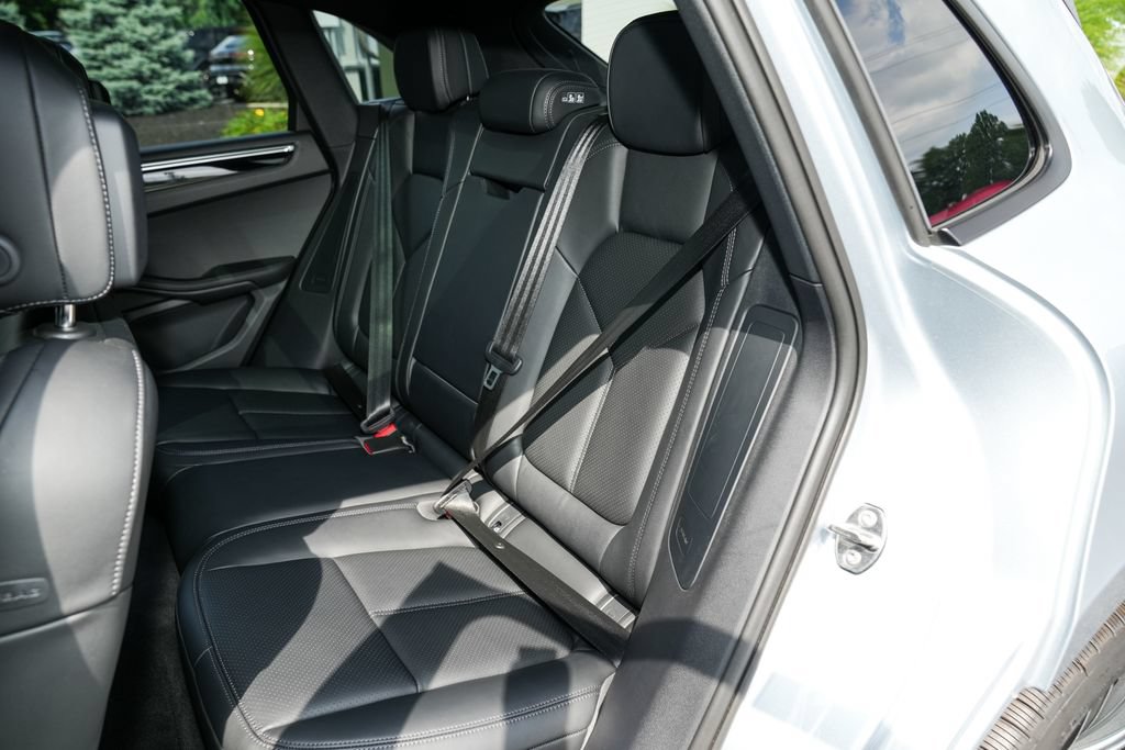 Certified 2026 Porsche Macan AWD/4WD image 34