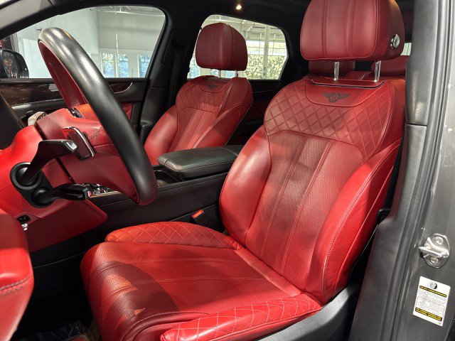 Used 2017 Bentley Bentayga image 48