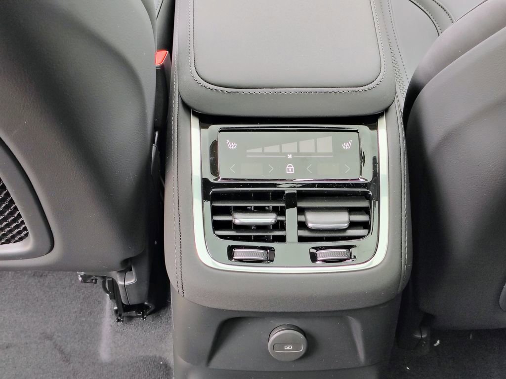 New 2026 Volvo XC90 T8 Plus w/ Protection Package AWD/4WD image 24