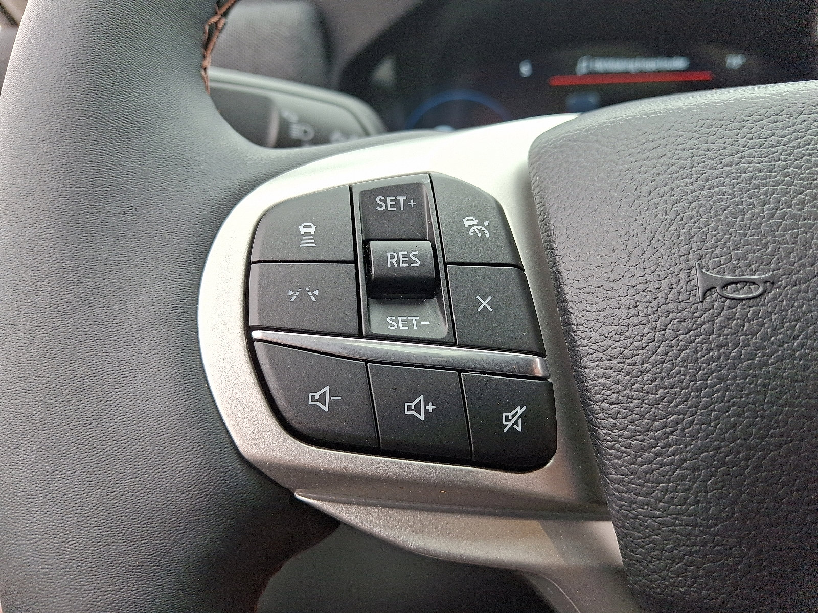 New 2025 Ford Explorer Active w/ Active Comfort Package image 16