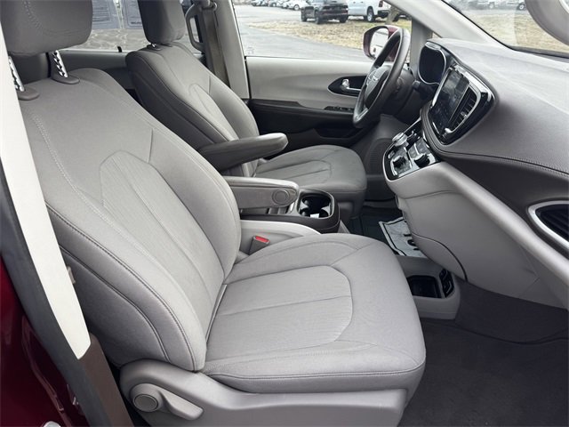 Certified 2021 Chrysler Pacifica Touring image 10