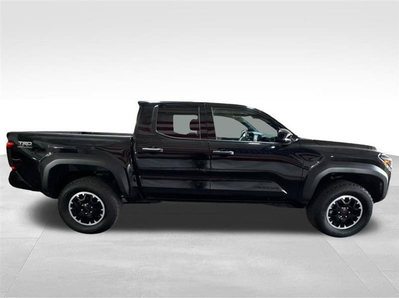 Used 2025 Toyota Tacoma TRD Off-Road AWD/4WD image 4