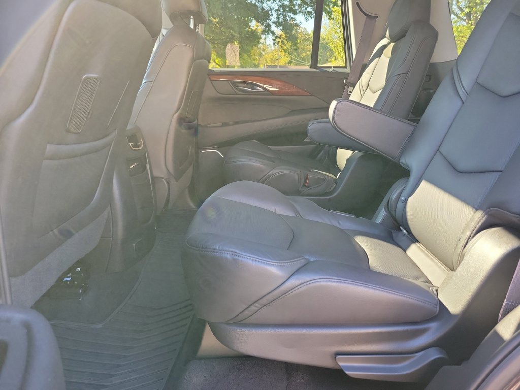 Used 2016 Cadillac Escalade Luxury AWD/4WD image 21